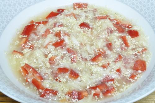 Okurkový salát s kápií a sezamem – Snadné recept z Česko kuchyně, hotový za Do 30 minut